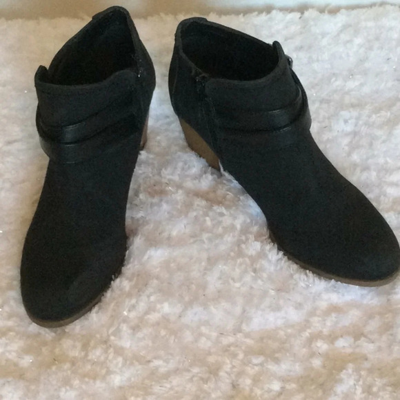 Indigo rd Shoes - Indigo Rd Black Leather Booties Size 9